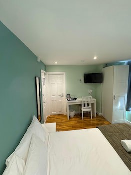 The George Hotel