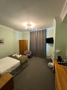 The George Hotel
