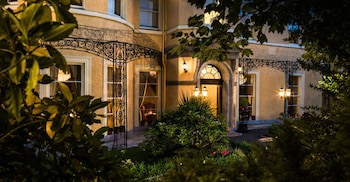 Cork's Vienna Woods Hotel And Villas