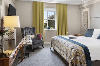 Cork's Vienna Woods Hotel And Villas