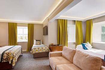 Cork's Vienna Woods Hotel And Villas