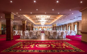 Cork's Vienna Woods Hotel And Villas