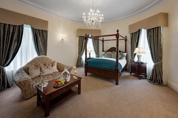 Cork's Vienna Woods Hotel And Villas