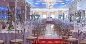 Cork's Vienna Woods Hotel And Villas