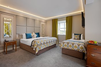 Cork's Vienna Woods Hotel And Villas