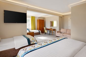 Cork's Vienna Woods Hotel And Villas