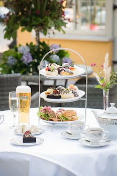 Cork's Vienna Woods Hotel And Villas