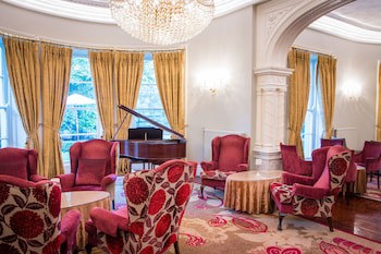 Cork's Vienna Woods Hotel And Villas