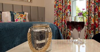 Cork's Vienna Woods Hotel And Villas