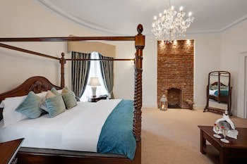 Cork's Vienna Woods Hotel And Villas