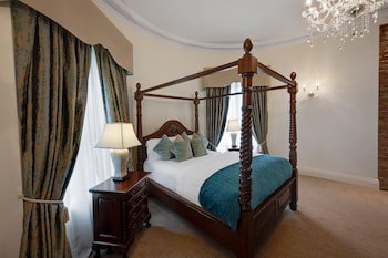 Cork's Vienna Woods Hotel And Villas