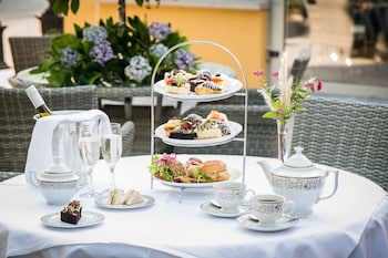 Cork's Vienna Woods Hotel And Villas