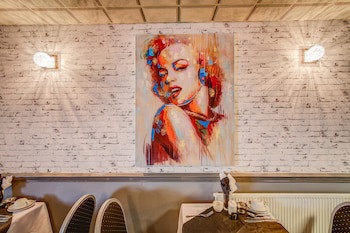 The Sandringham Court Hotel And Apartment