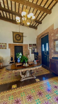 Dona Elvira Boutique Hotel