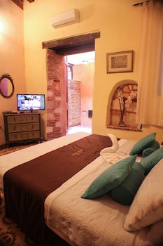 Dona Elvira Boutique Hotel