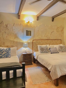 Dona Elvira Boutique Hotel
