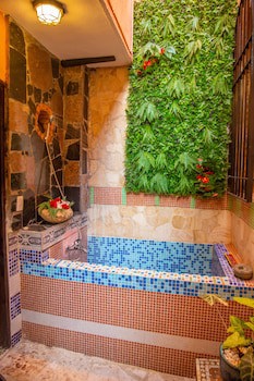 Dona Elvira Boutique Hotel