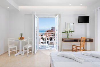 Bella Vista Beach Hotel and Studios fotoğrafı