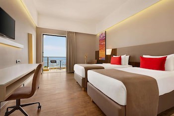 Ramada Plaza By Wyndham Thraki galeri fotoğrafı