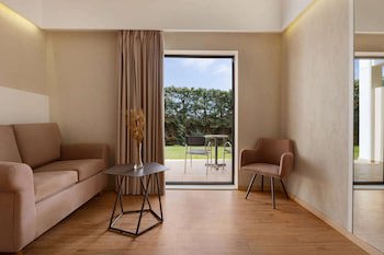 Ramada Plaza By Wyndham Thraki galeri fotoğrafı