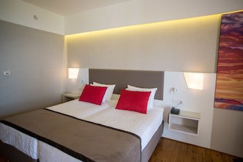 Ramada Plaza By Wyndham Thraki galeri fotoğrafı