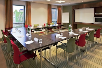 Holiday Inn Express Stevenage, An Ihg Hotel
