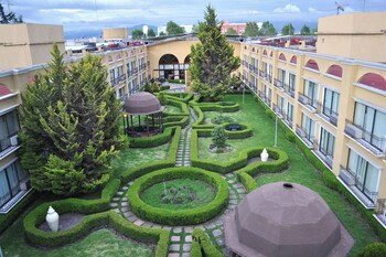 Courtyard By Marriott Toluca Airport