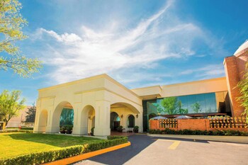 Courtyard By Marriott Toluca Airport