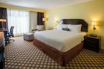 Courtyard By Marriott Toluca Airport