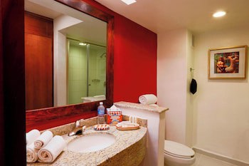 Courtyard By Marriott Toluca Airport