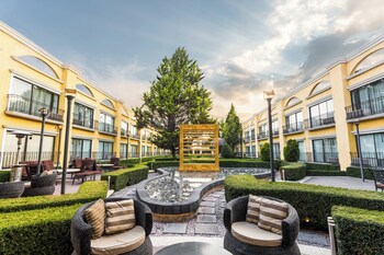Courtyard By Marriott Toluca Airport