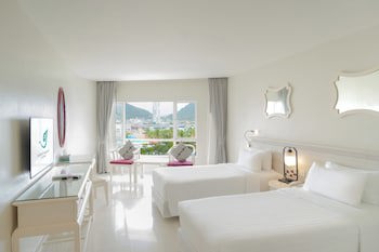 Andaman Embrace Patong