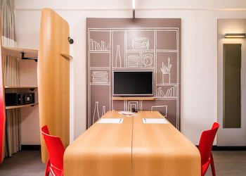 Ibis Taubate