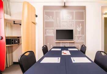 Ibis Taubate