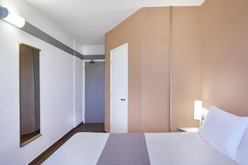 Ibis Taubate