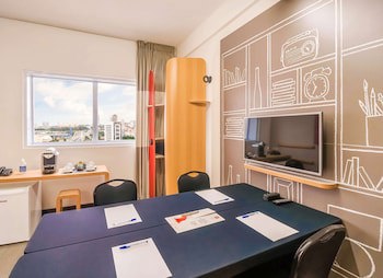 Ibis Taubate