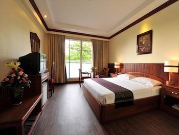 City River Hotel