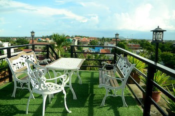 City River Hotel