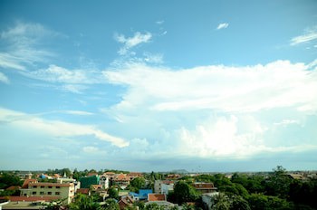 City River Hotel