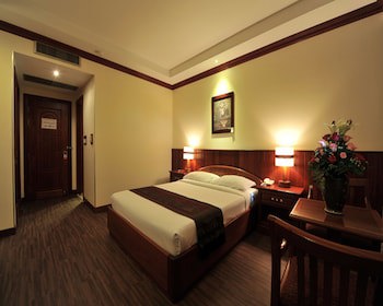 City River Hotel