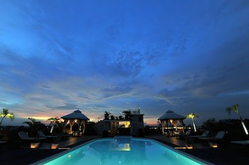 City River Hotel