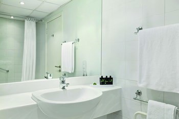 Ramada Hotel & Suites By Wyndham Coventry