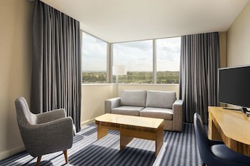 Ramada Hotel & Suites By Wyndham Coventry