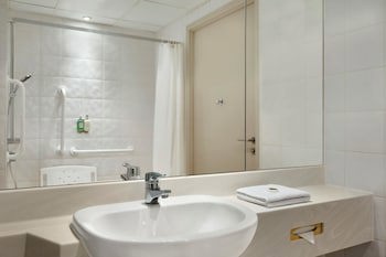 Ramada Hotel & Suites By Wyndham Coventry