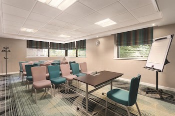 Ramada Hotel & Suites By Wyndham Coventry