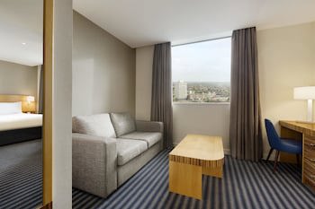Ramada Hotel & Suites By Wyndham Coventry
