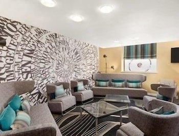 Ramada Hotel & Suites By Wyndham Coventry