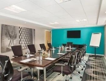 Ramada Hotel & Suites By Wyndham Coventry
