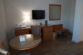 Alqasr Metropole Hotel