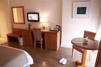 Alqasr Metropole Hotel